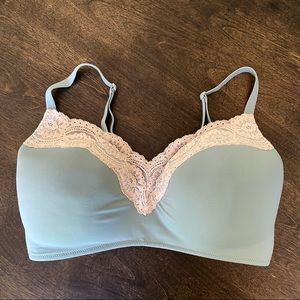 Victoria’s Secret Wireless Bra Lace 32DDD